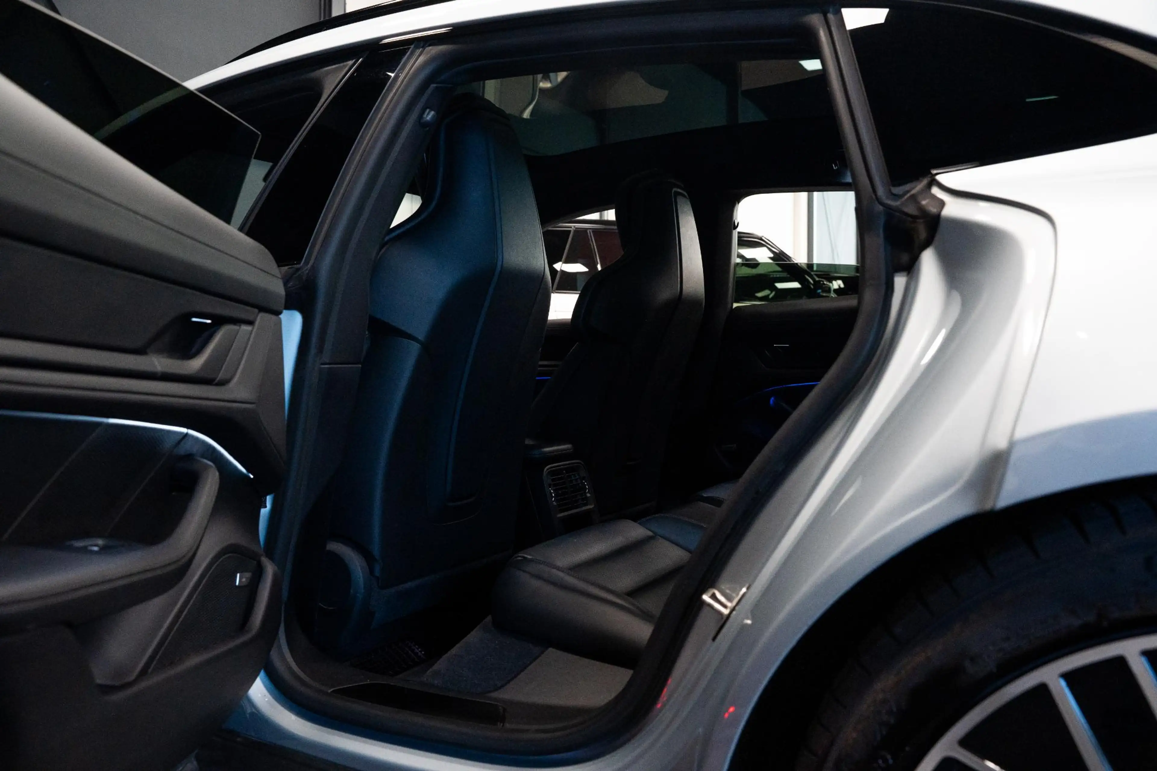 Porsche Taycan Sport Turismo 93 kWh *BOSE / Panorama / 18-wegs Sp — photo 34