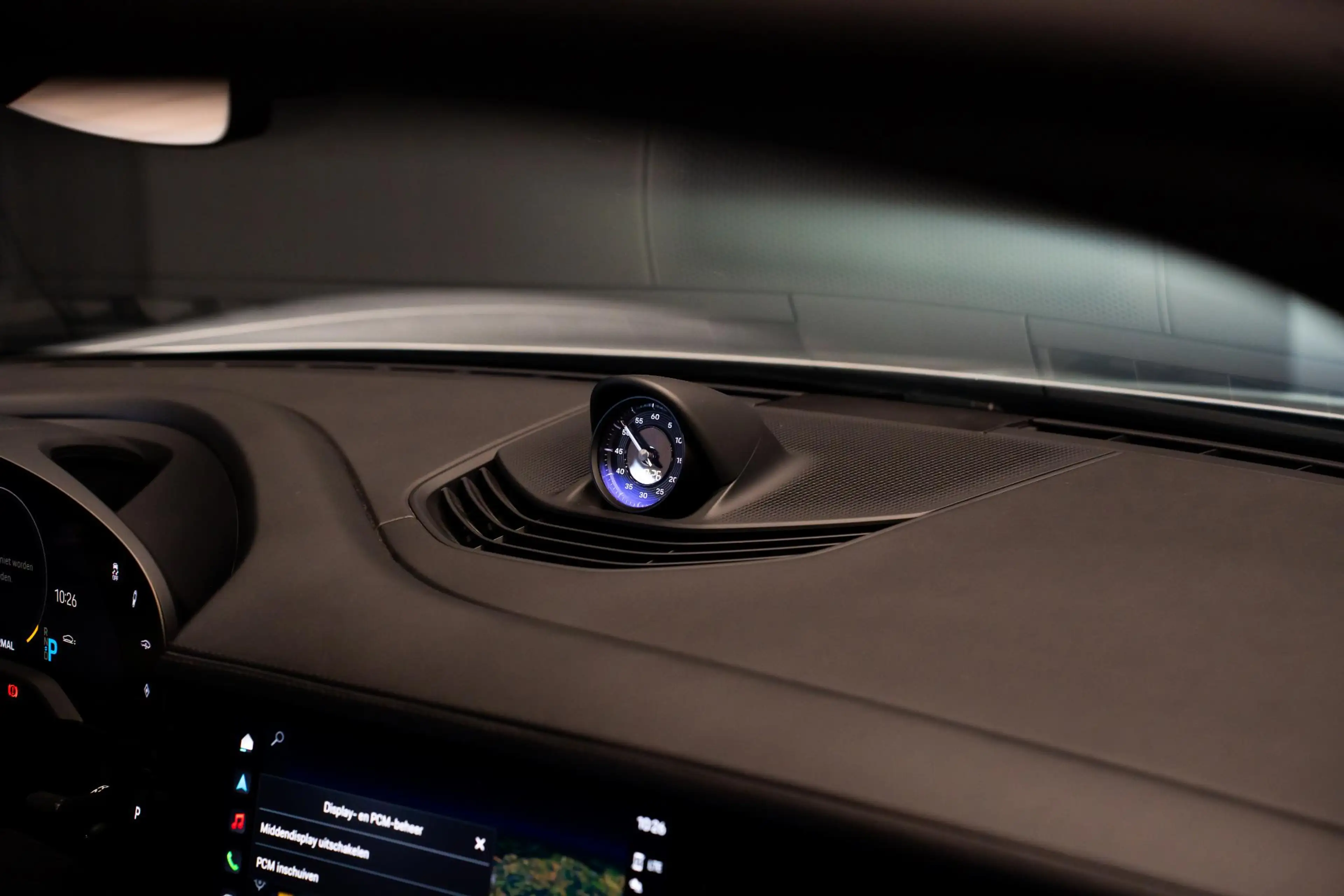 Porsche Taycan Sport Turismo 93 kWh *BOSE / Panorama / 18-wegs Sp — photo 39