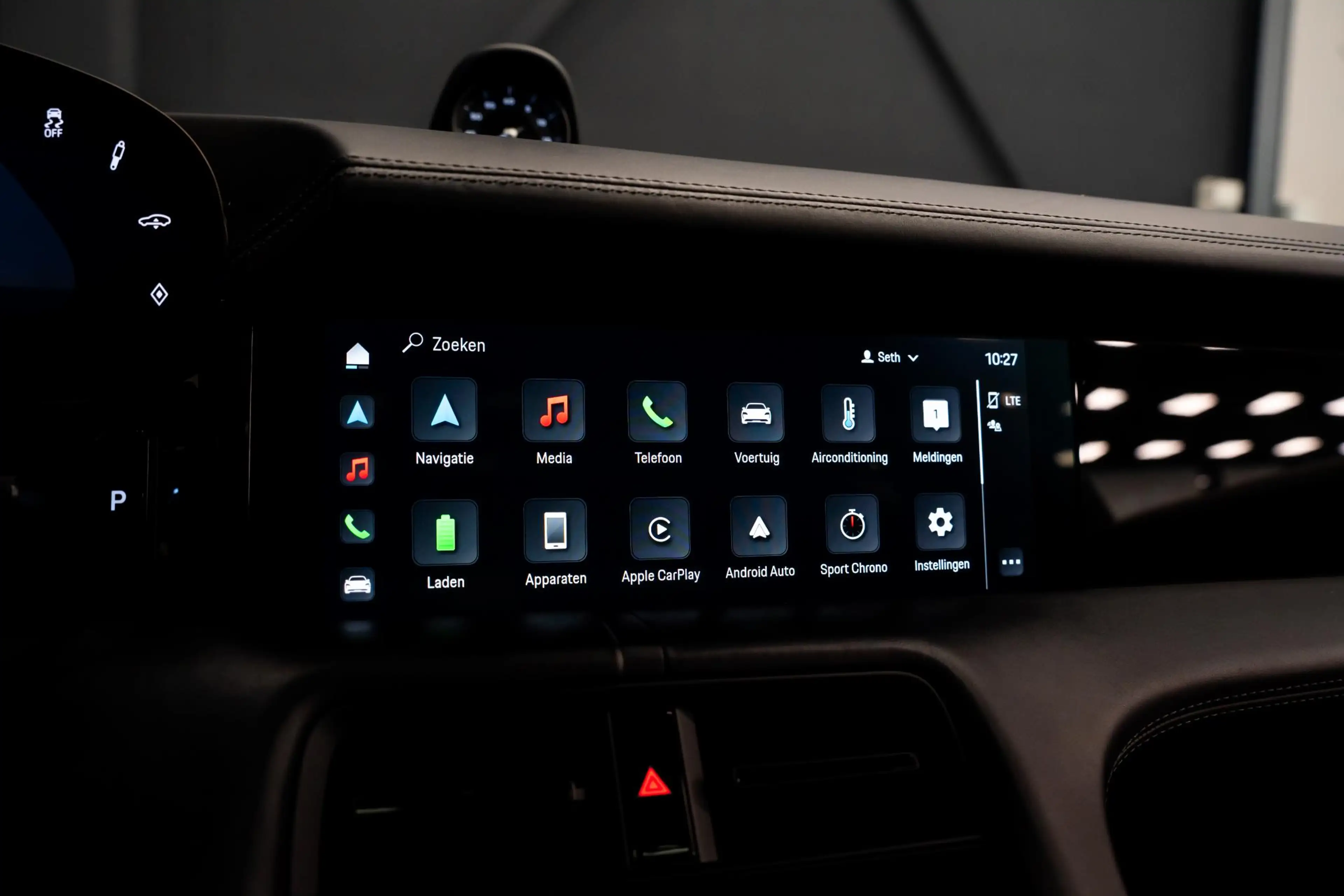 Porsche Taycan Sport Turismo 93 kWh *BOSE / Panorama / 18-wegs Sp — photo 17