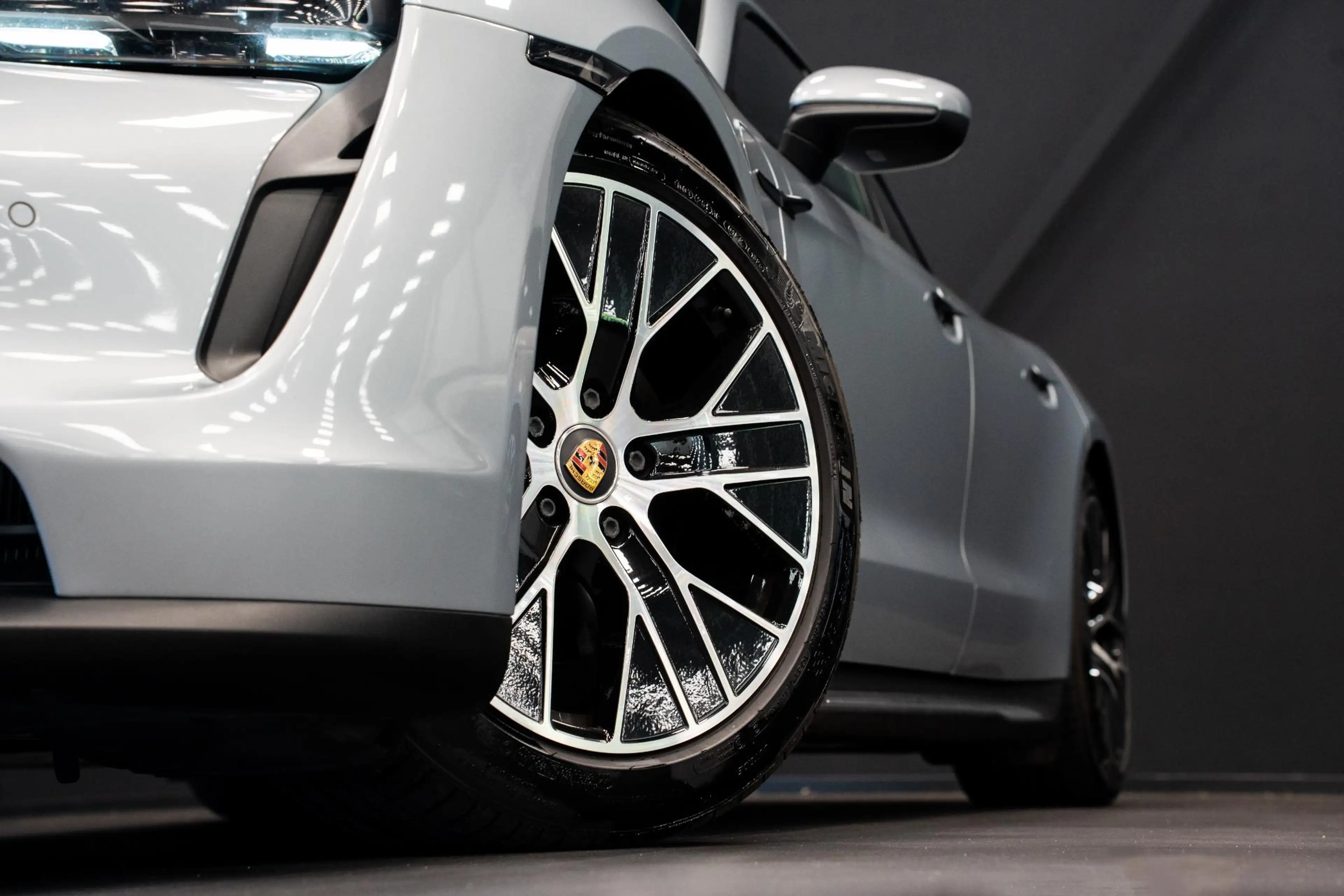 Porsche Taycan Sport Turismo 93 kWh *BOSE / Panorama / 18-wegs Sp — photo 16
