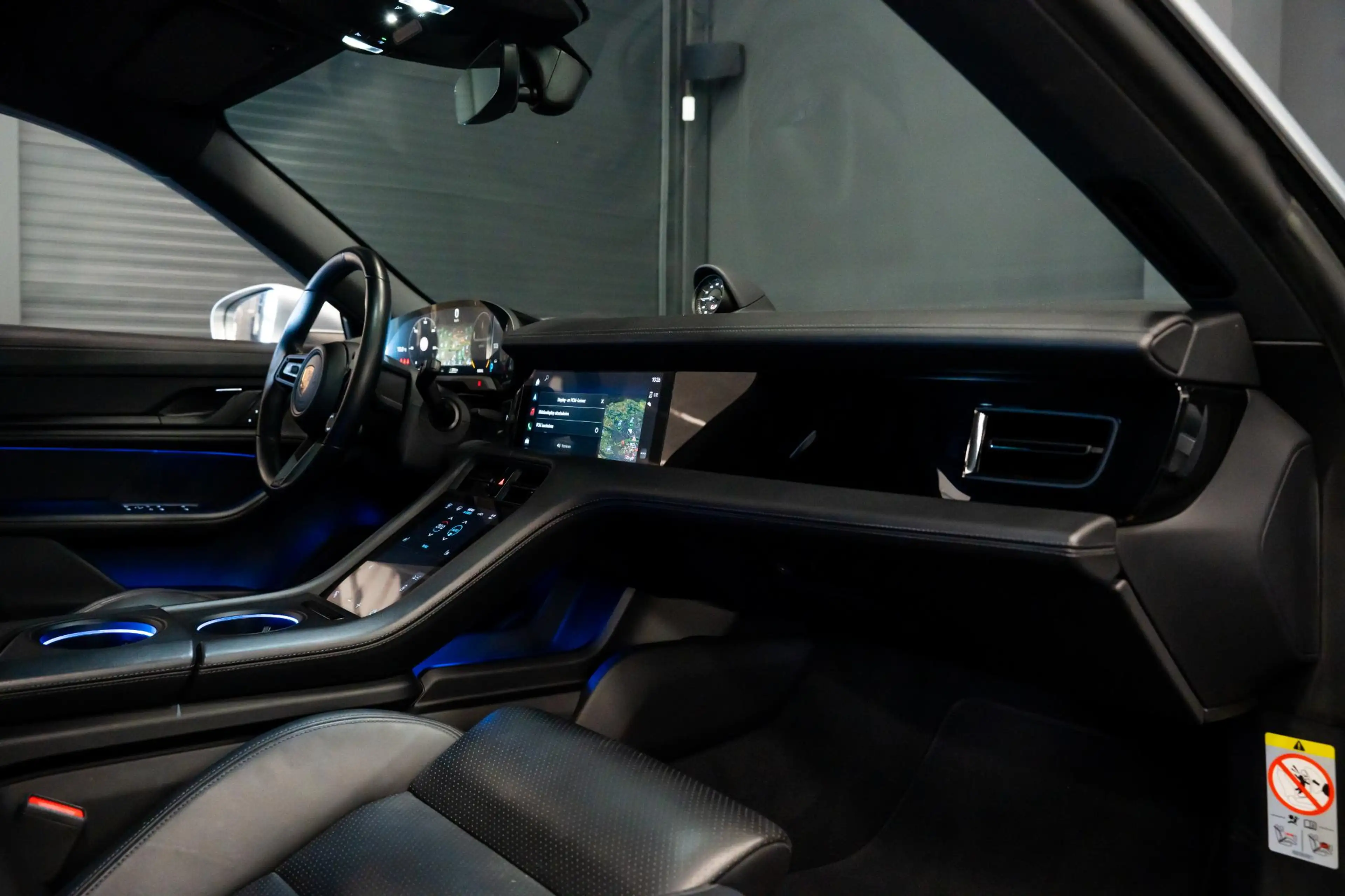 Porsche Taycan Sport Turismo 93 kWh *BOSE / Panorama / 18-wegs Sp — photo 38
