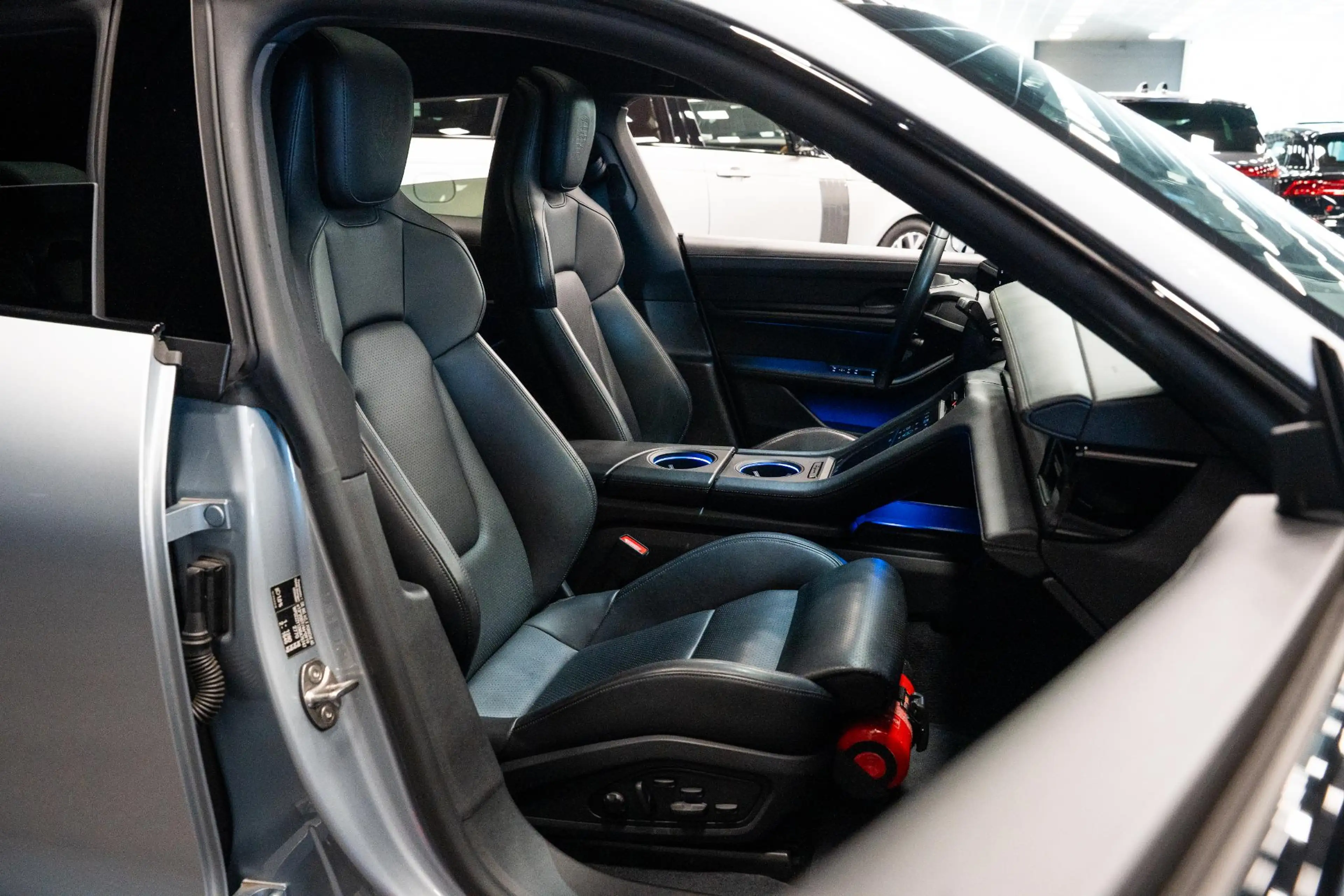 Porsche Taycan Sport Turismo 93 kWh *BOSE / Panorama / 18-wegs Sp — photo 21