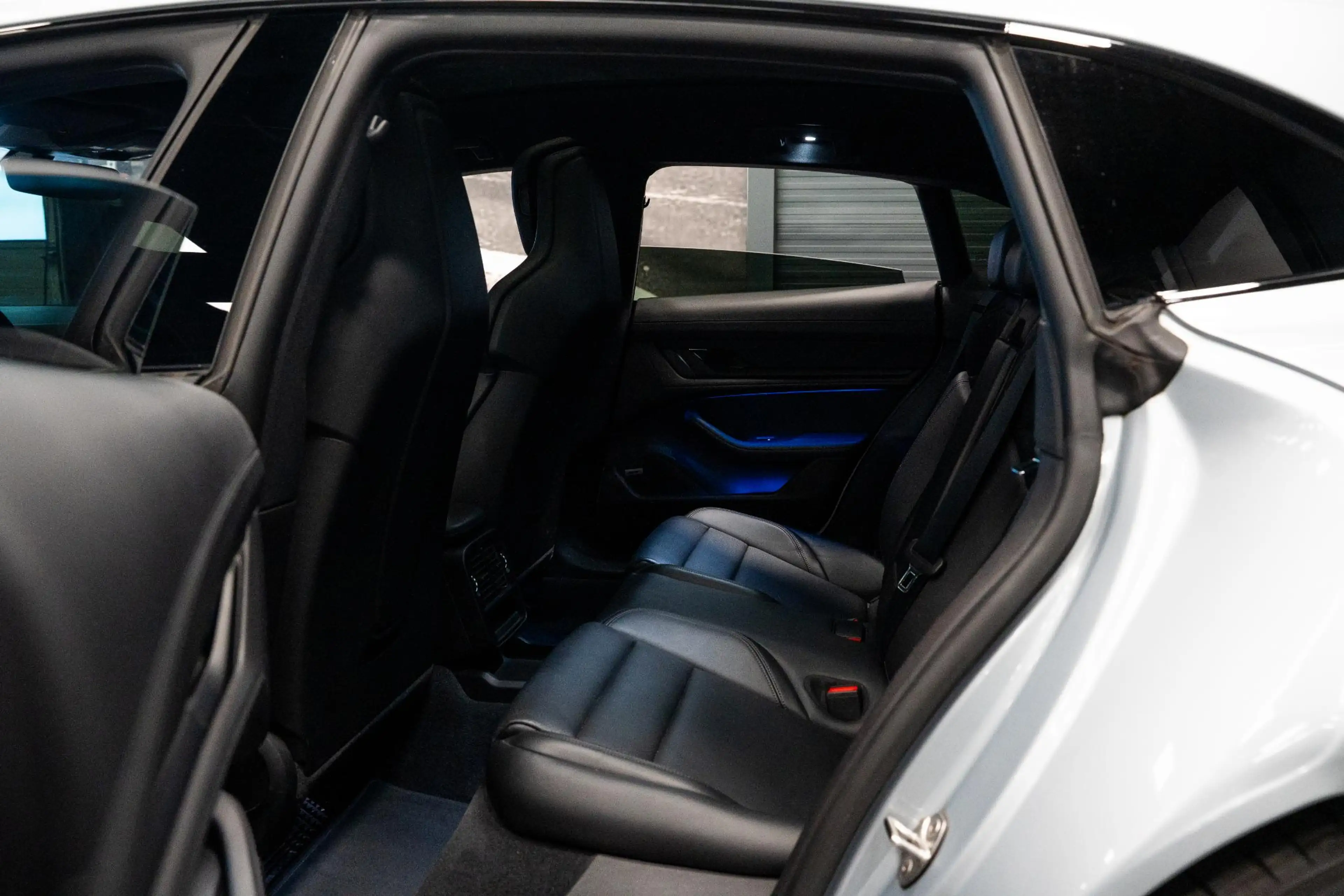 Porsche Taycan Sport Turismo 93 kWh *BOSE / Panorama / 18-wegs Sp — photo 18