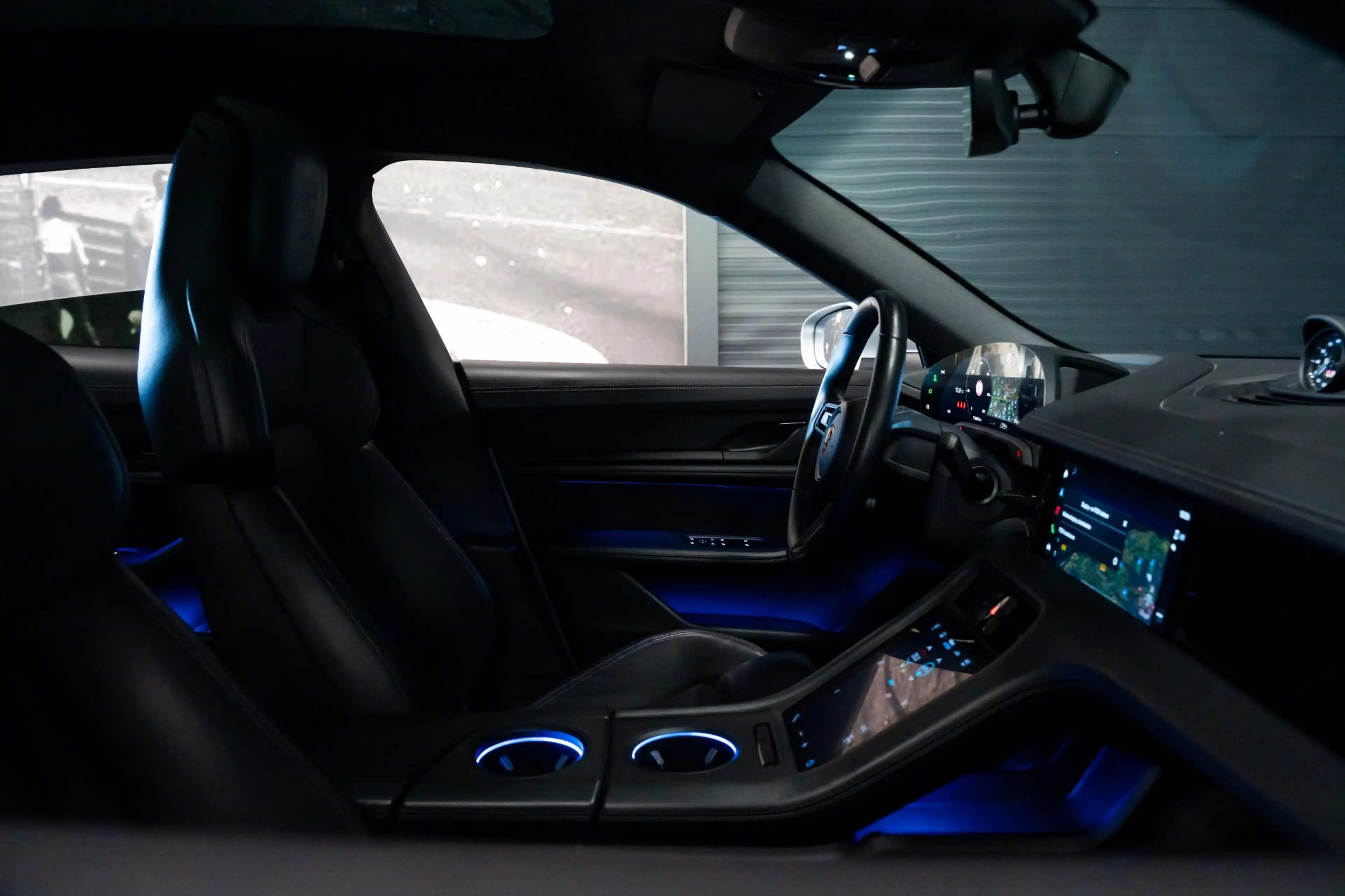 Porsche Taycan Sport Turismo 93 kWh *BOSE / Panorama / 18-wegs Sp — photo 37