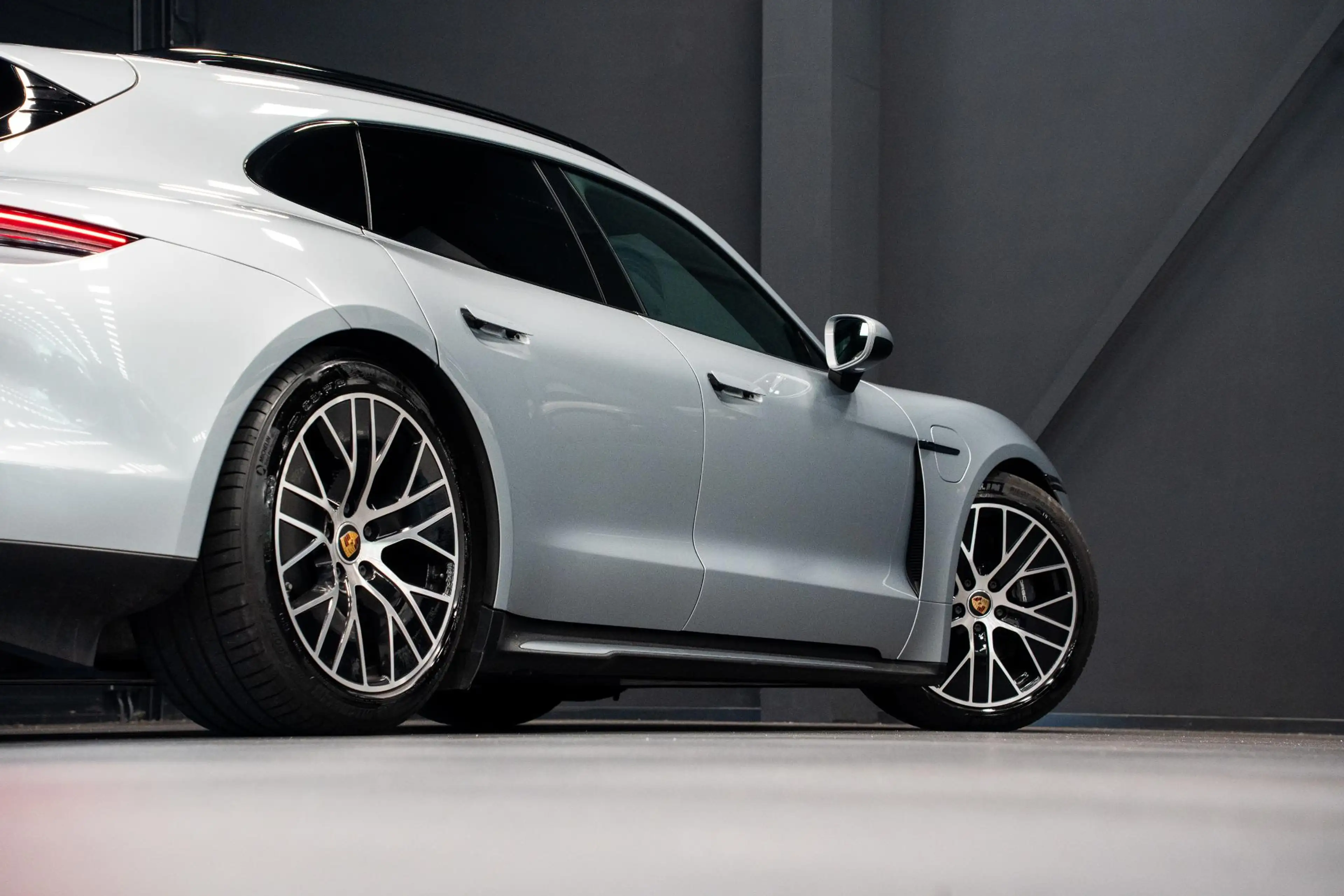 Porsche Taycan Sport Turismo 93 kWh *BOSE / Panorama / 18-wegs Sp — photo 10