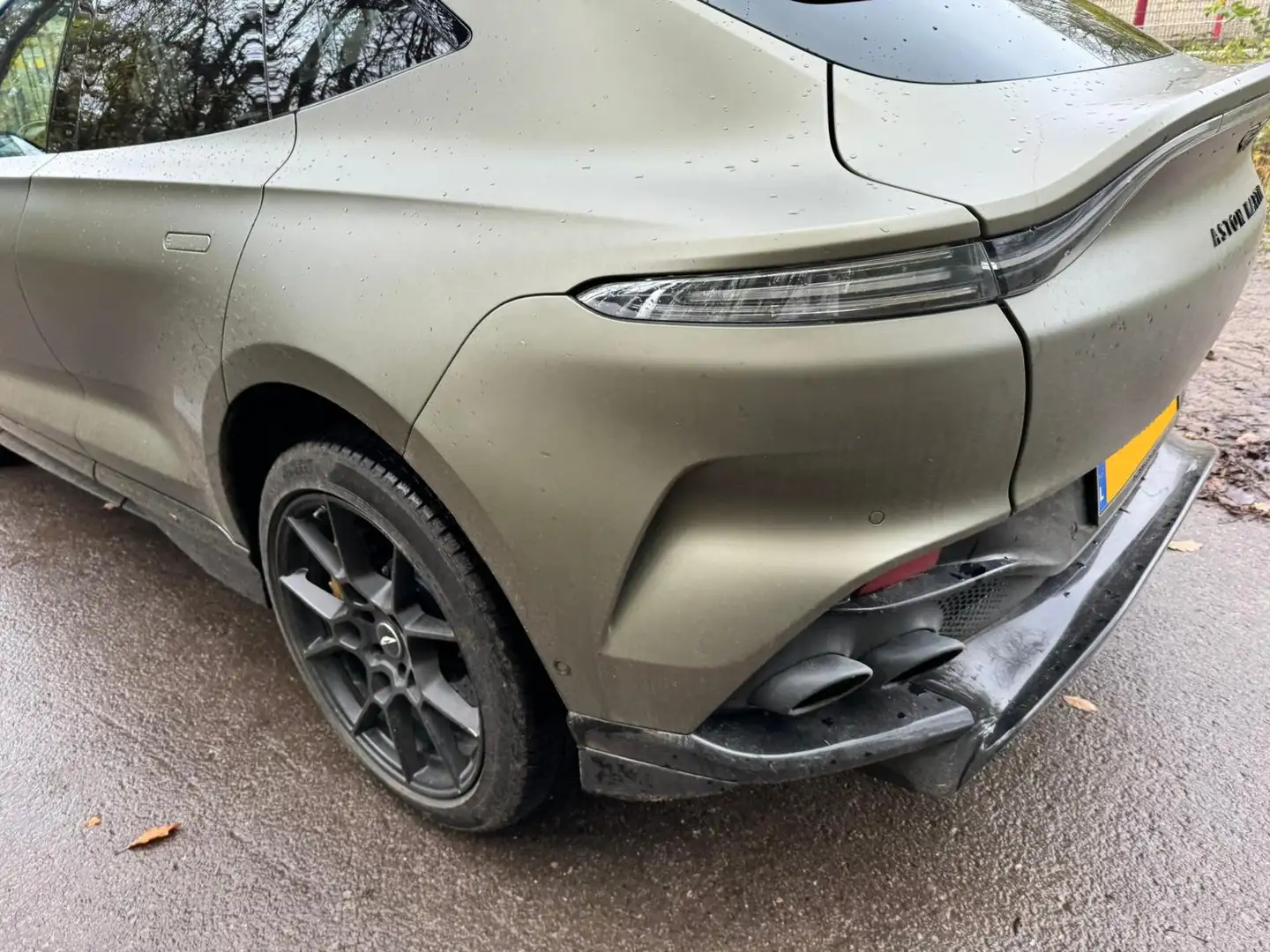 Aston Martin DBX Bronze - 2