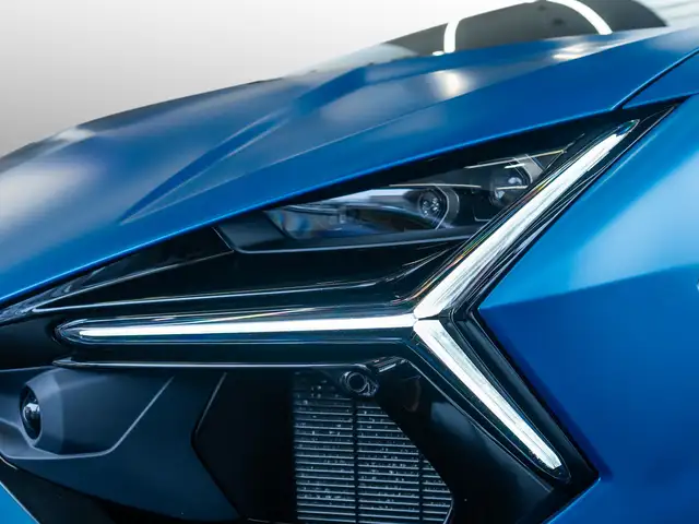 Lamborghini Revuelto view 10