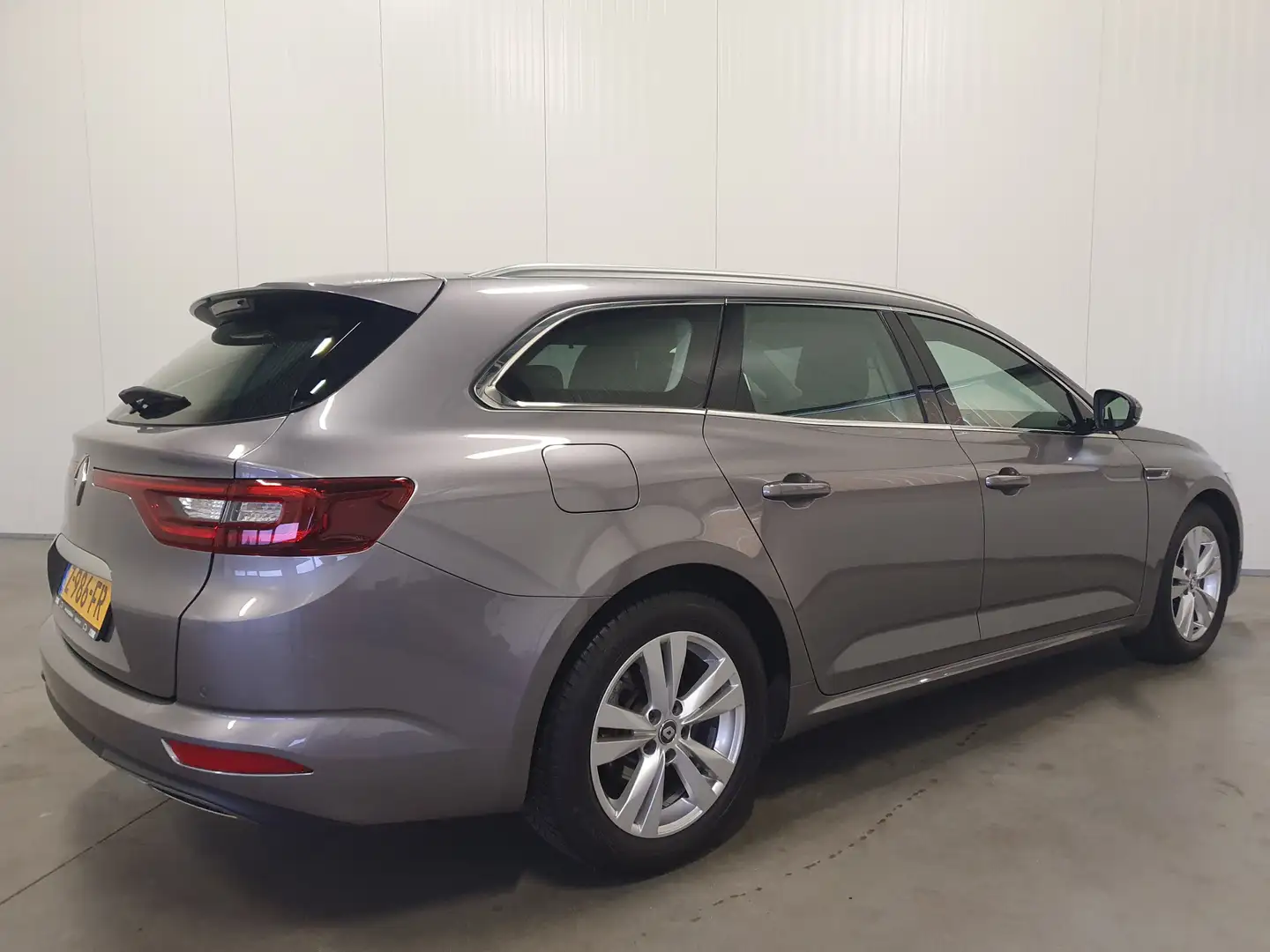 Renault Talisman Estate 1.6 TCe 200PK Intens NAVI/CLIMA/TRHAAK/CRUI Grijs - 2
