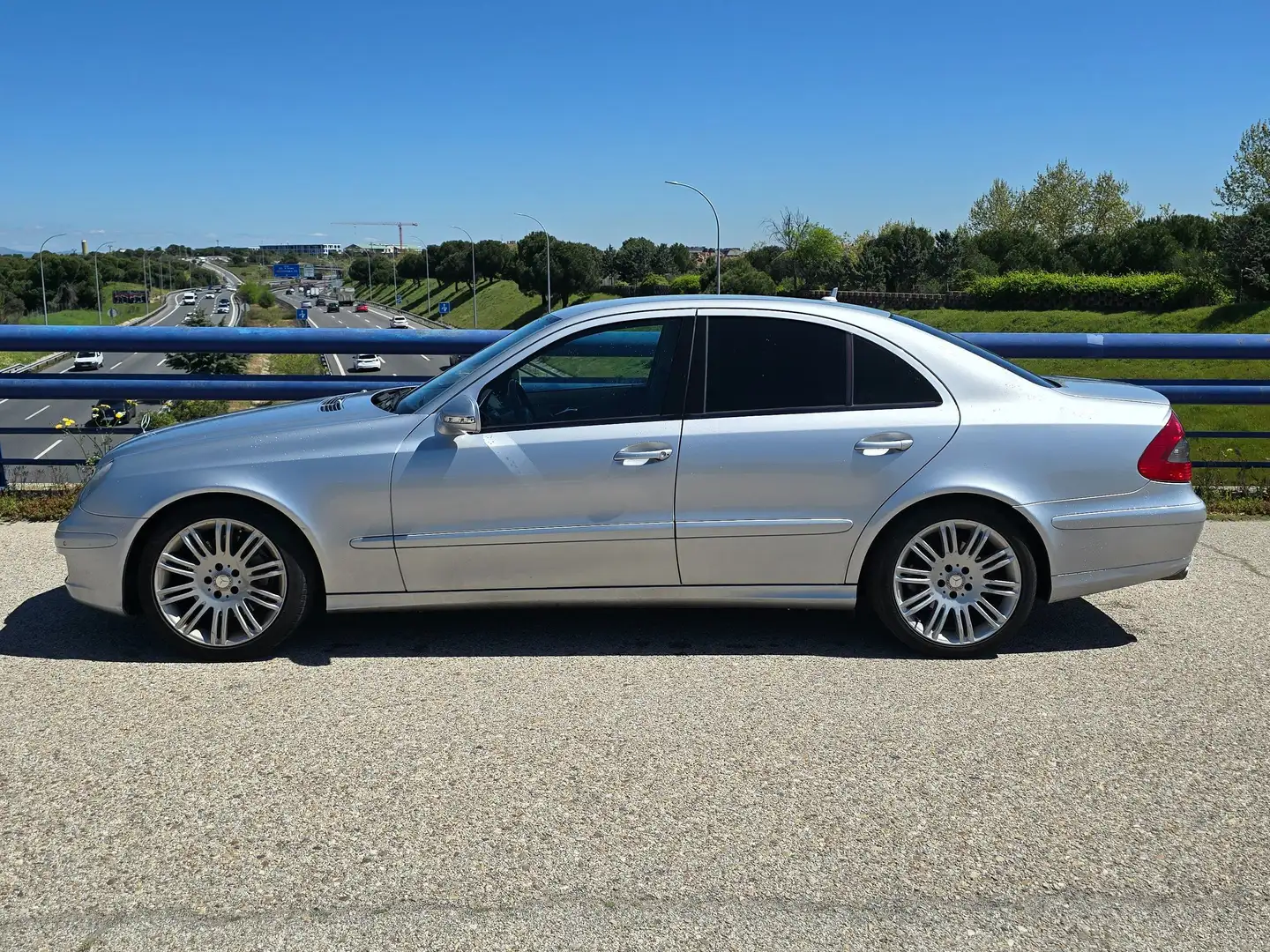 Mercedes-Benz E 220 E 220CDI Business Edition Aut. Business Edition Plateado - 1