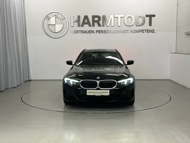 BMW 3 Series view 5