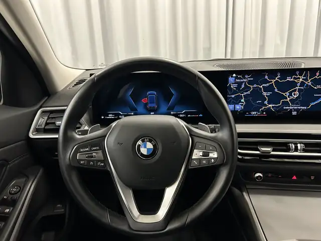 BMW 3 Series view 11