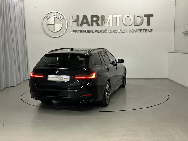 BMW 3 Series view 6