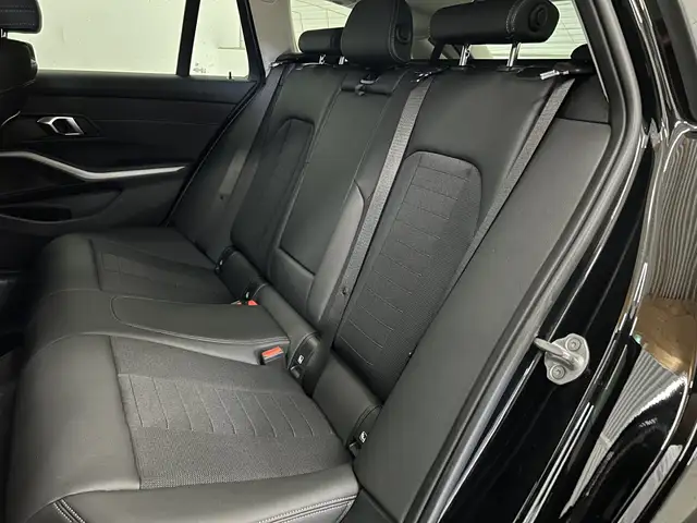 BMW 3 Series view 15