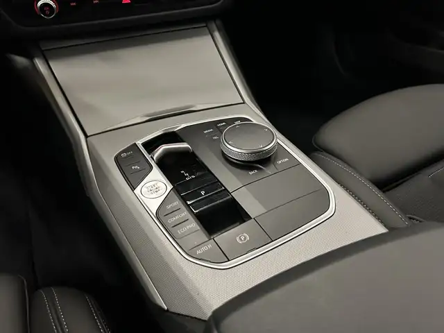 BMW 3 Series view 13