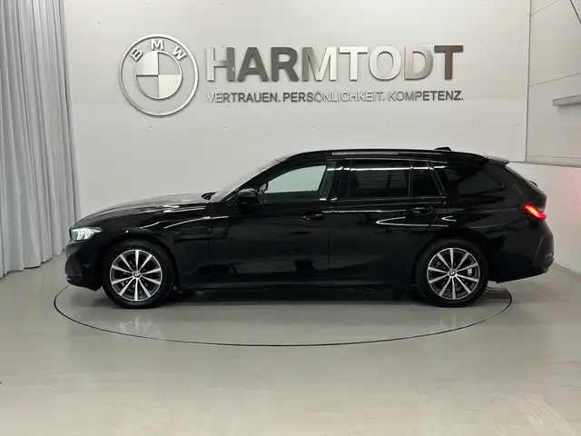 BMW 3 Series view 4
