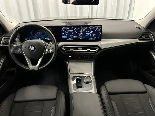 BMW 3 Series view 10