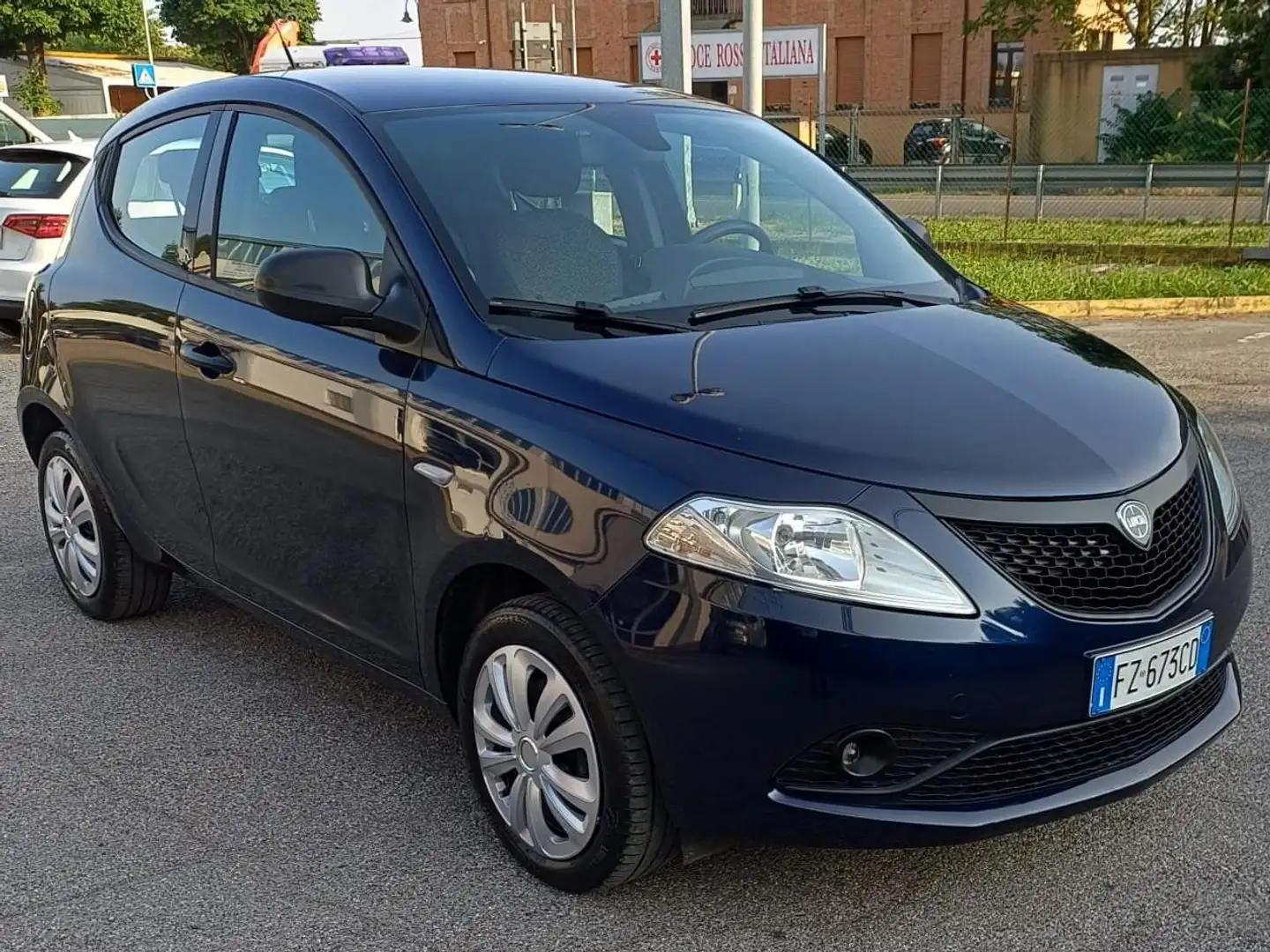 Lancia Ypsilon Ypsilon III 2015 1.2 Gold ecochic Gpl 69cv my19 Schwarz - 1