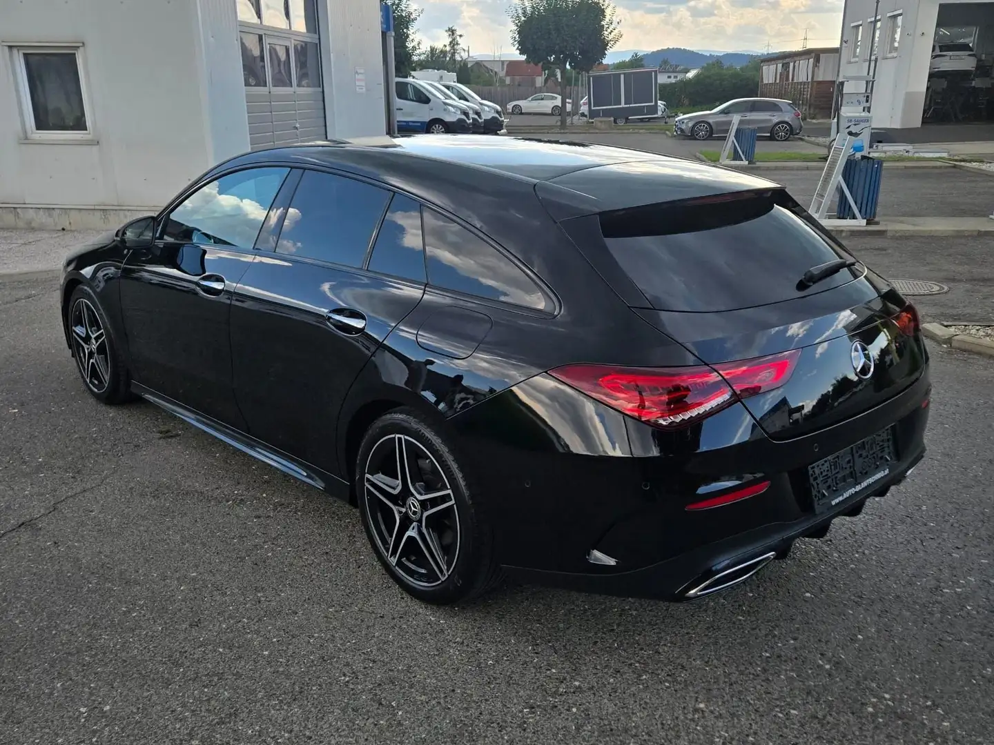 Mercedes-Benz CLA 200 CLA 200d SB** AMG Line * Night Paket * 1. Besitz * Schwarz - 2