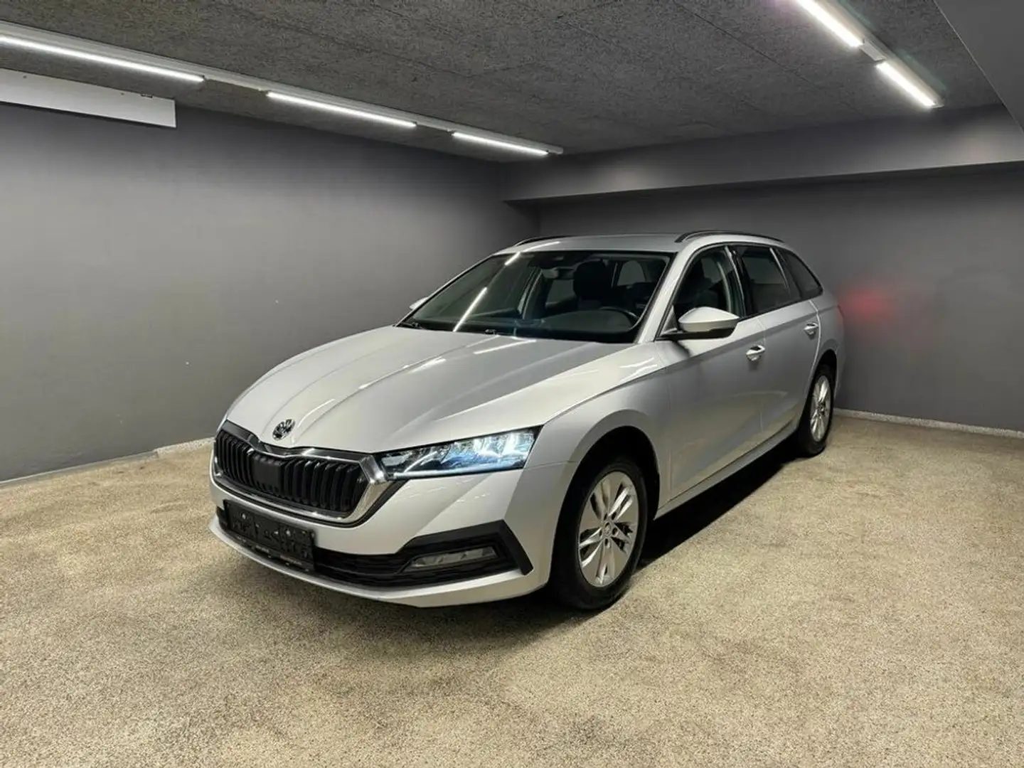 Skoda Octavia Combi 2,0 TDI 4x4 Ambition DSG Argent - 1