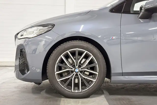 BMW 2 Series view 4