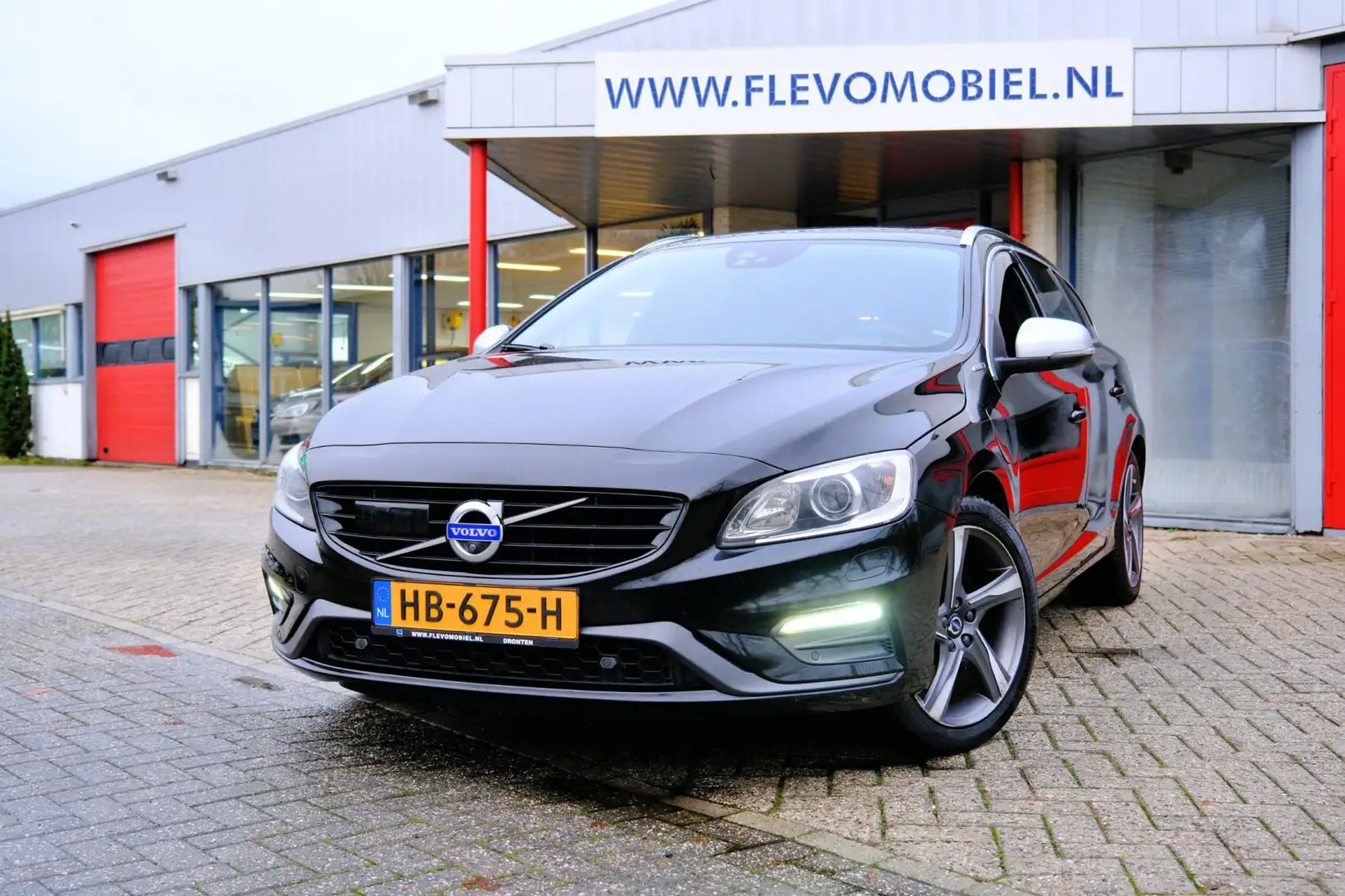 Volvo V60 2.4 D6 Twin Engine R-Design Aut. Pano|Leder|Adapt- Nero - 1