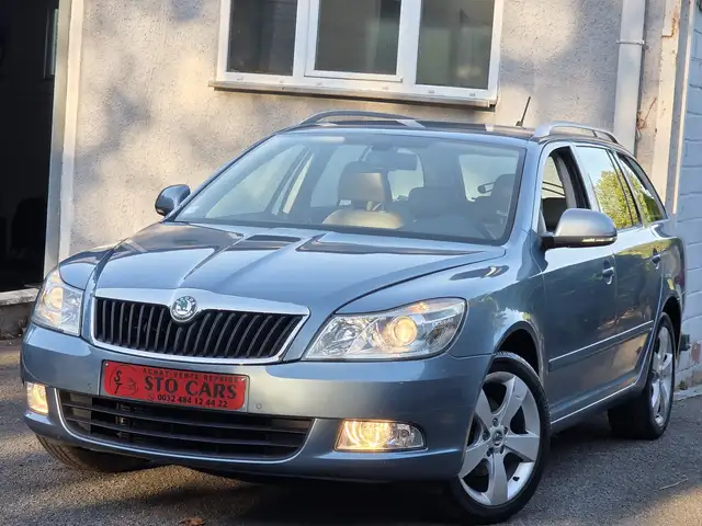Skoda Octavia Octavia 1.6 CR TDi / Elegance / DSG /