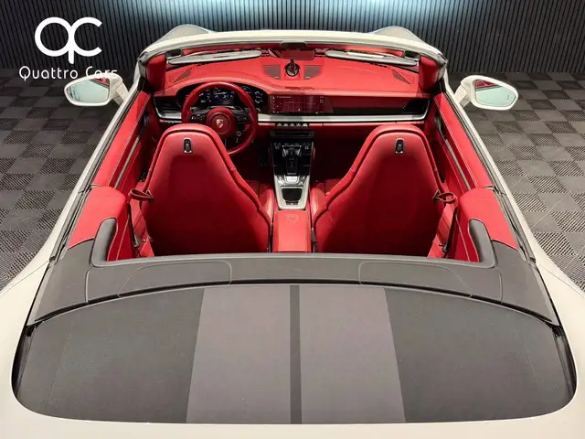 Porsche 911 view 11