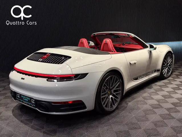 Porsche 911 view 7