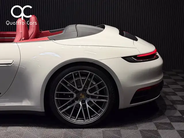 Porsche 911 view 9