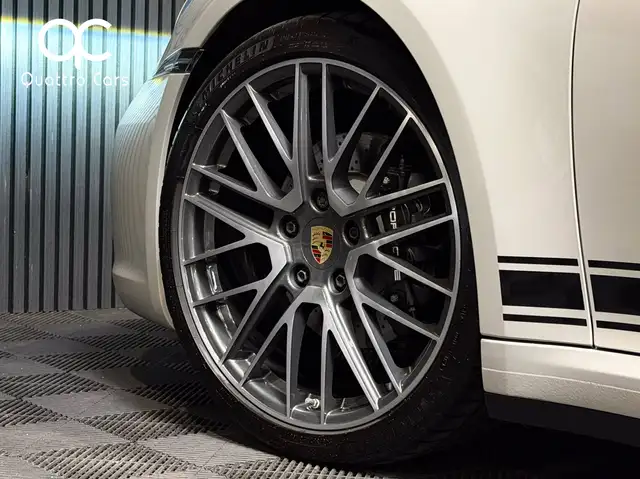 Porsche 911 view 10
