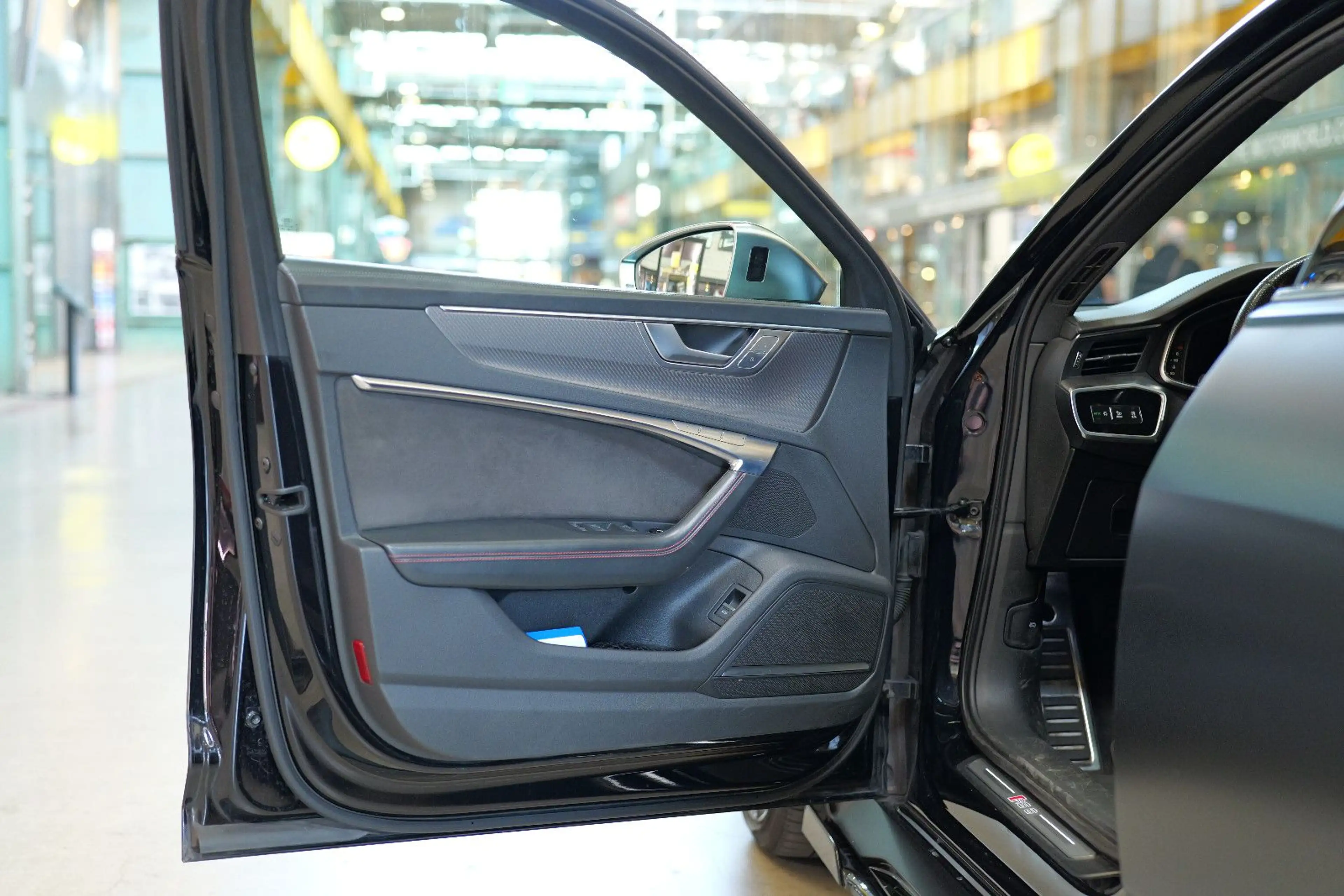 Audi RS6 Avant 4.0 TFSI quattro AHK*Carbon — photo 13