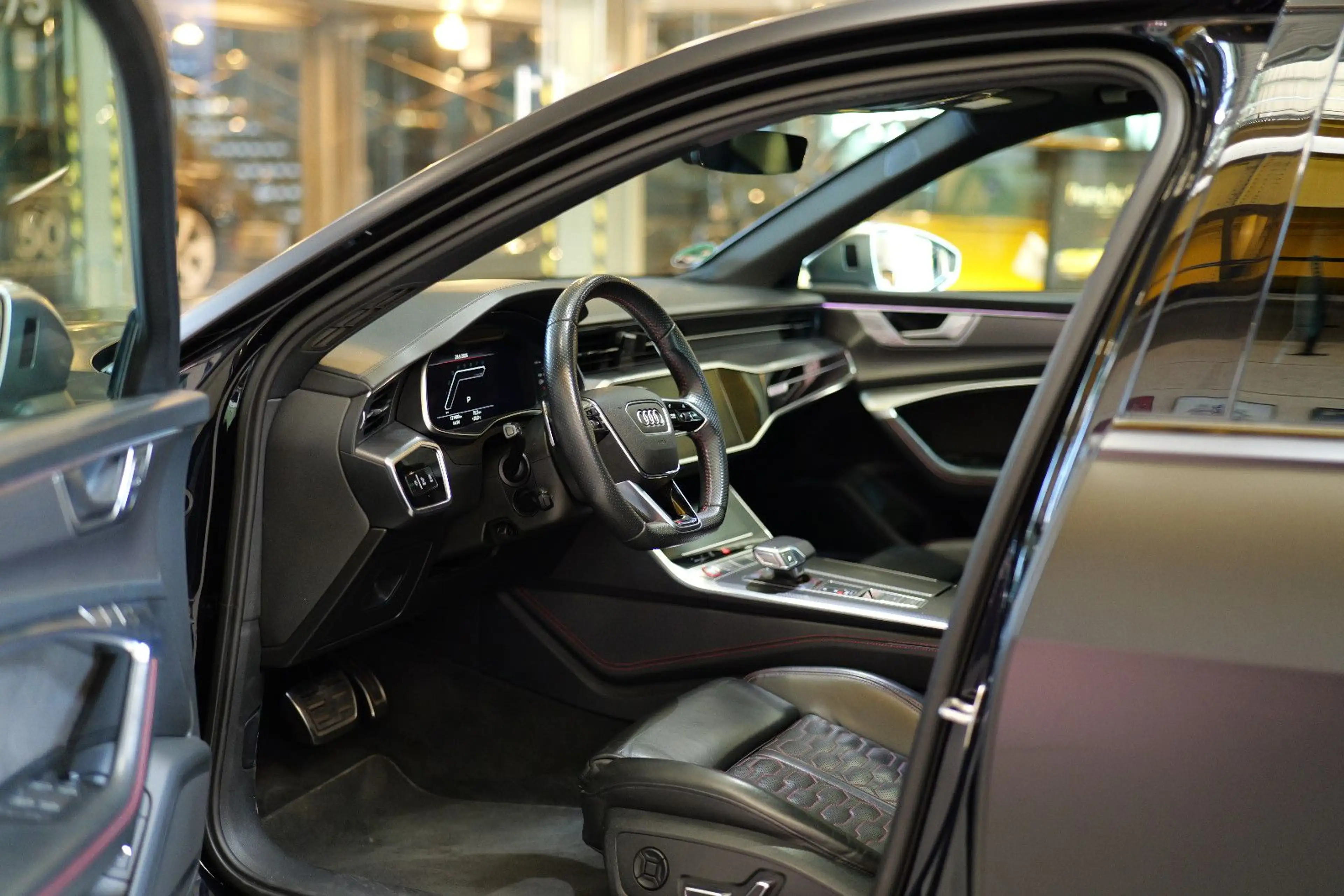 Audi RS6 Avant 4.0 TFSI quattro AHK*Carbon — photo 11