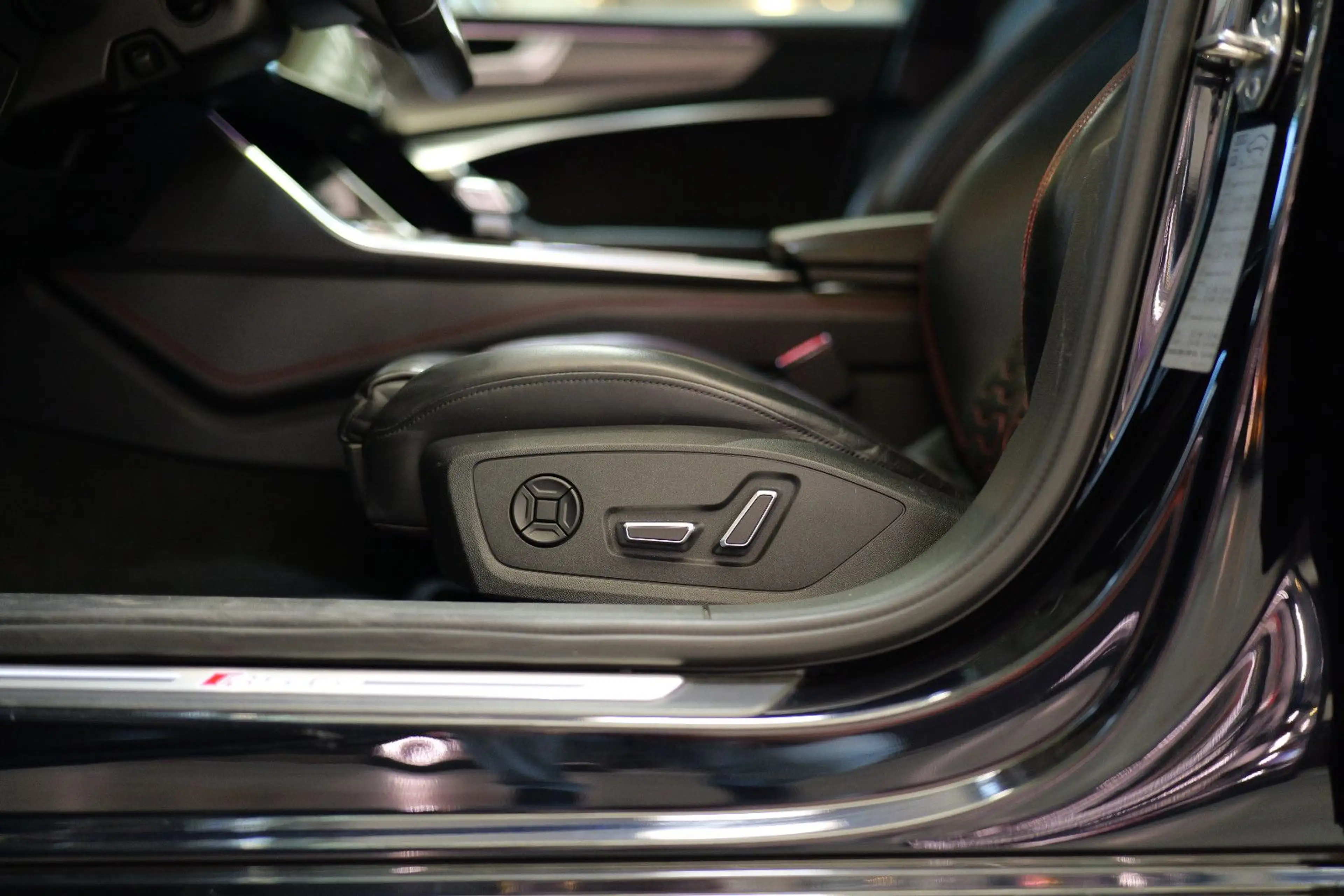 Audi RS6 Avant 4.0 TFSI quattro AHK*Carbon — photo 12