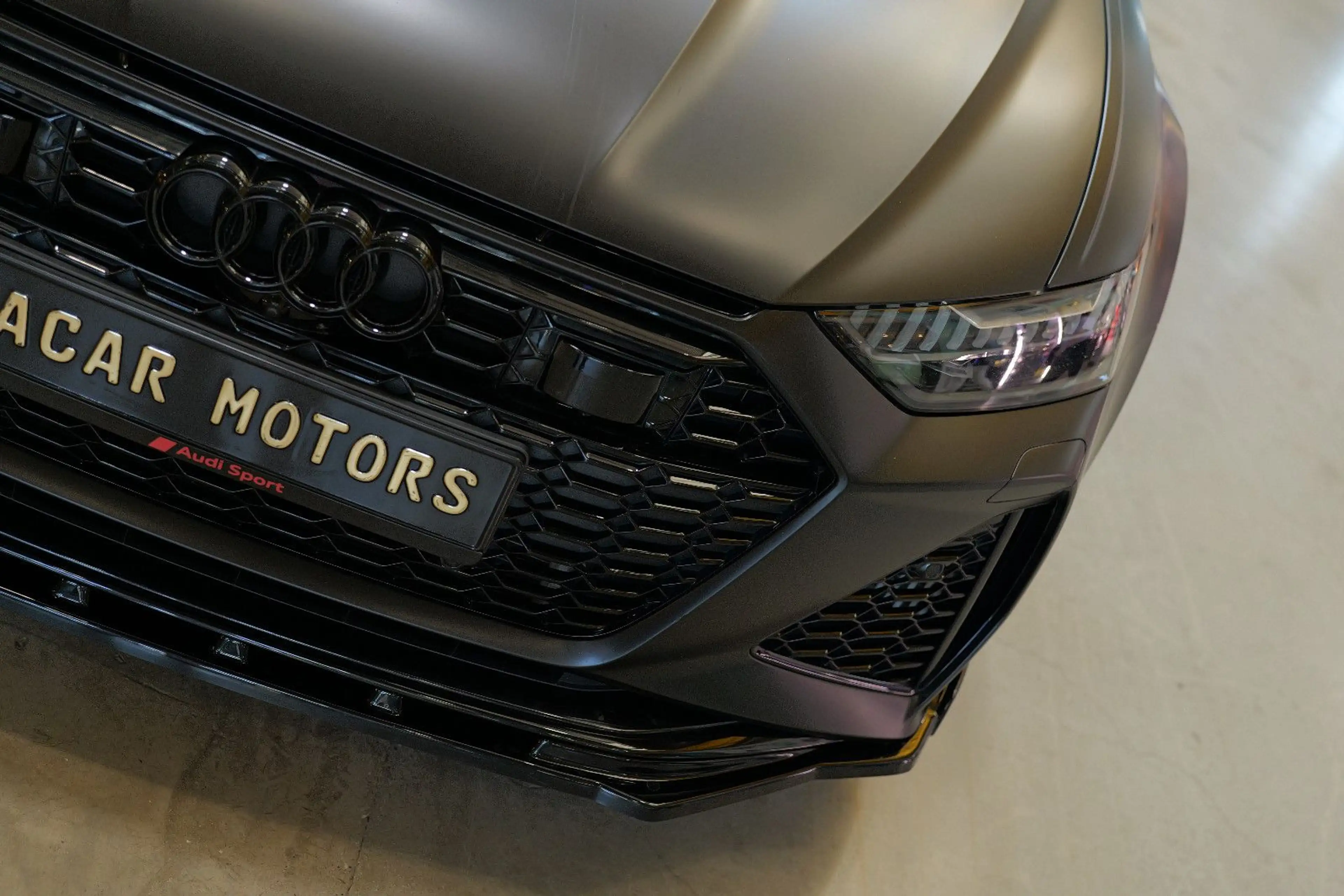 Audi RS6 Avant 4.0 TFSI quattro AHK*Carbon — photo 4