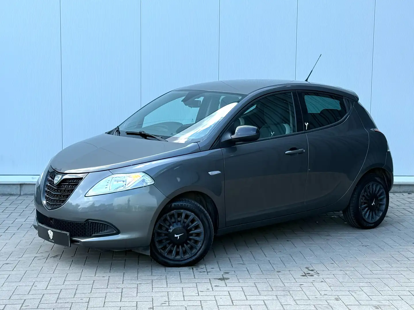 Lancia Ypsilon ✅1.2i GARANTIE Airco Navi TomTom 1.Eig Parksens Gris - 1