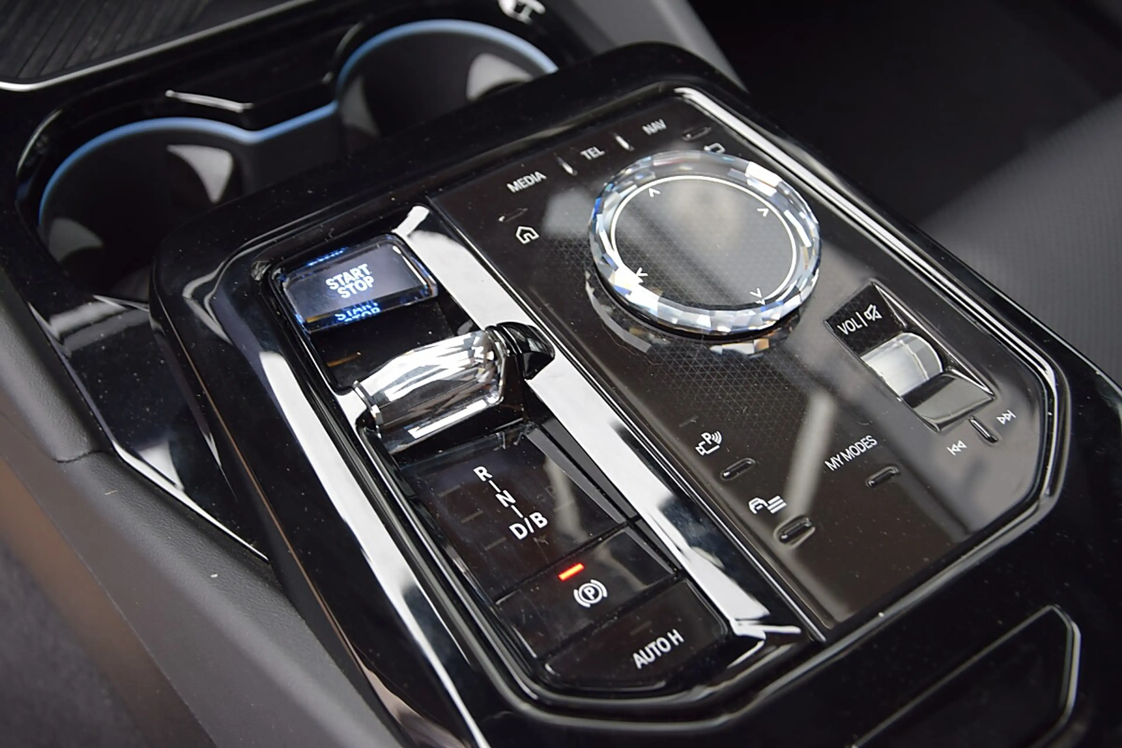 BMW i5 Lim. M60 xDrive *M-Sportpaket* — photo 10