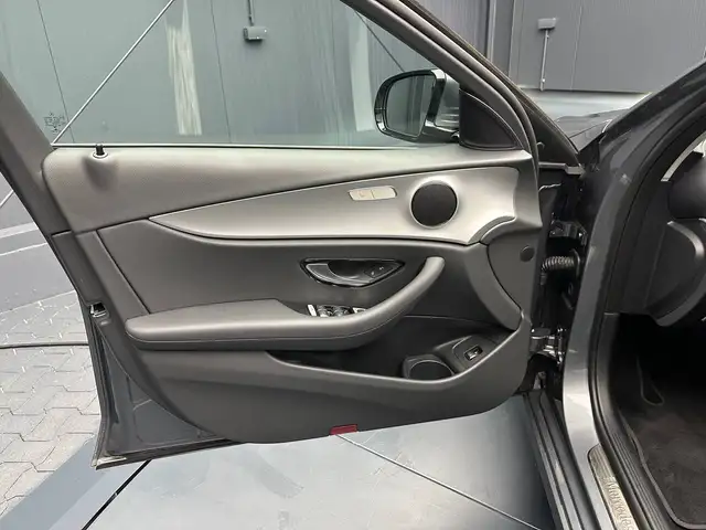 Mercedes-Benz E-Class view 13