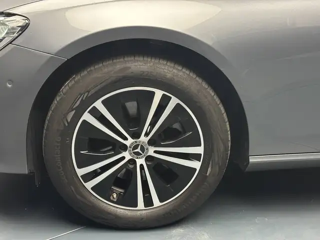 Mercedes-Benz E-Class view 9
