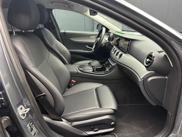 Mercedes-Benz E-Class view 10