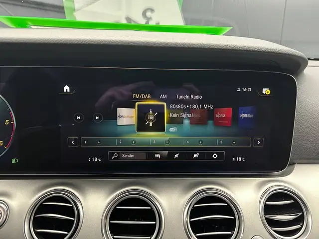 Mercedes-Benz E-Class view 23