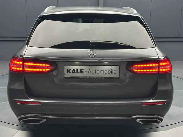 Mercedes-Benz E-Class view 4