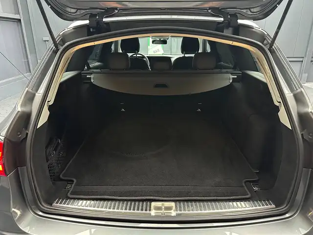 Mercedes-Benz E-Class view 30