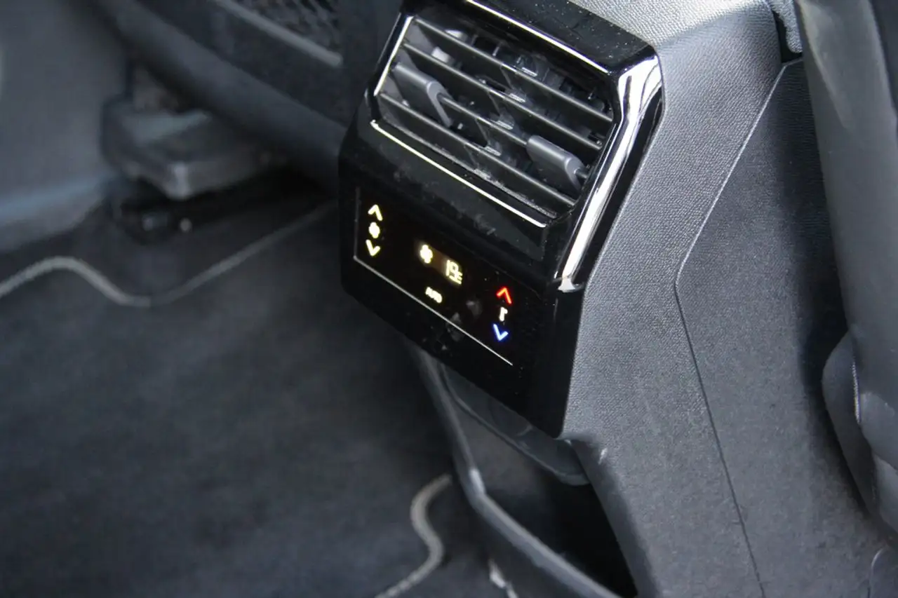 Peugeot 5008 145PS GT FULL-LED 7Si Sitzh 19Z AHKVorbereitung 27