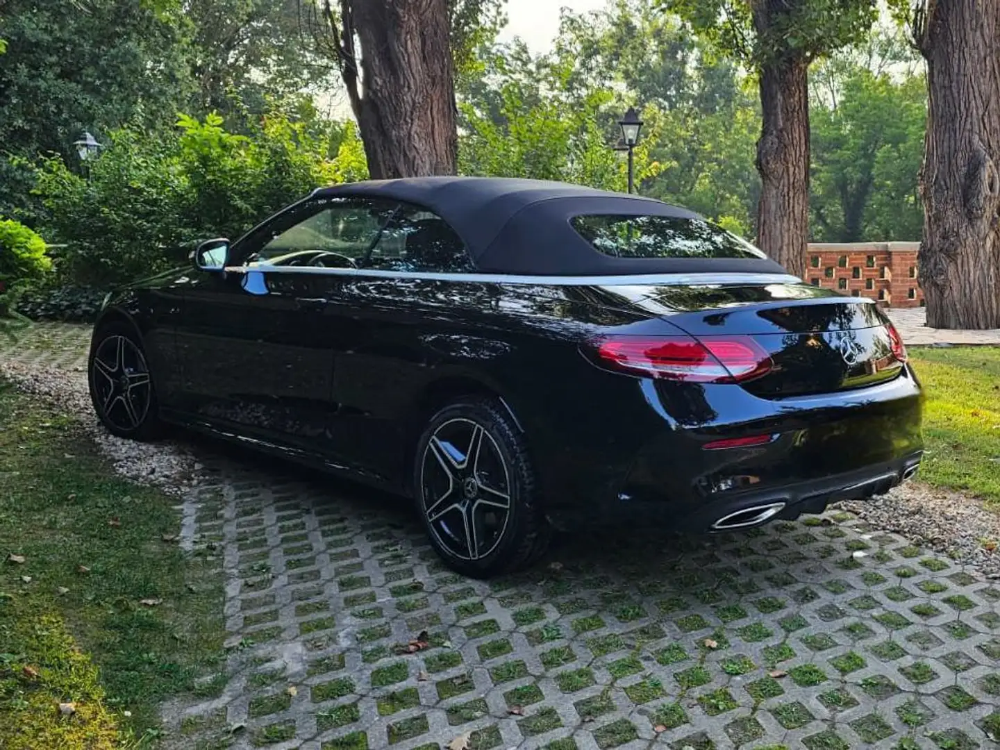 Mercedes-Benz C 180 C 180 Cabrio 9G-TRONIC AMG Line Zwart - 2