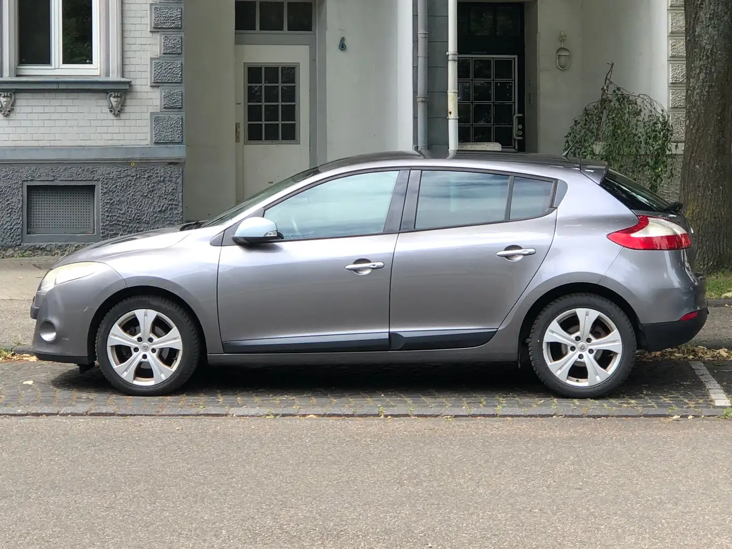 Renault Megane Megane Fließheck Diesel dCi 130 FAP Expression Grey - 1
