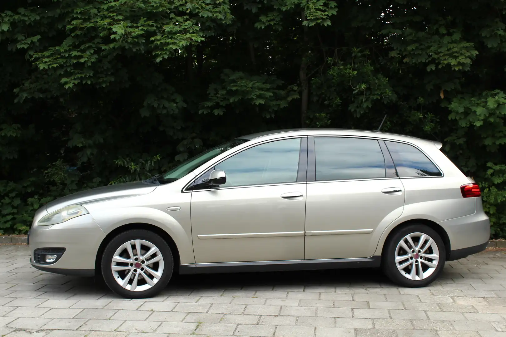 Fiat Croma 2.2 16V Corporate Premium automaat navigatie trekh Gris - 1