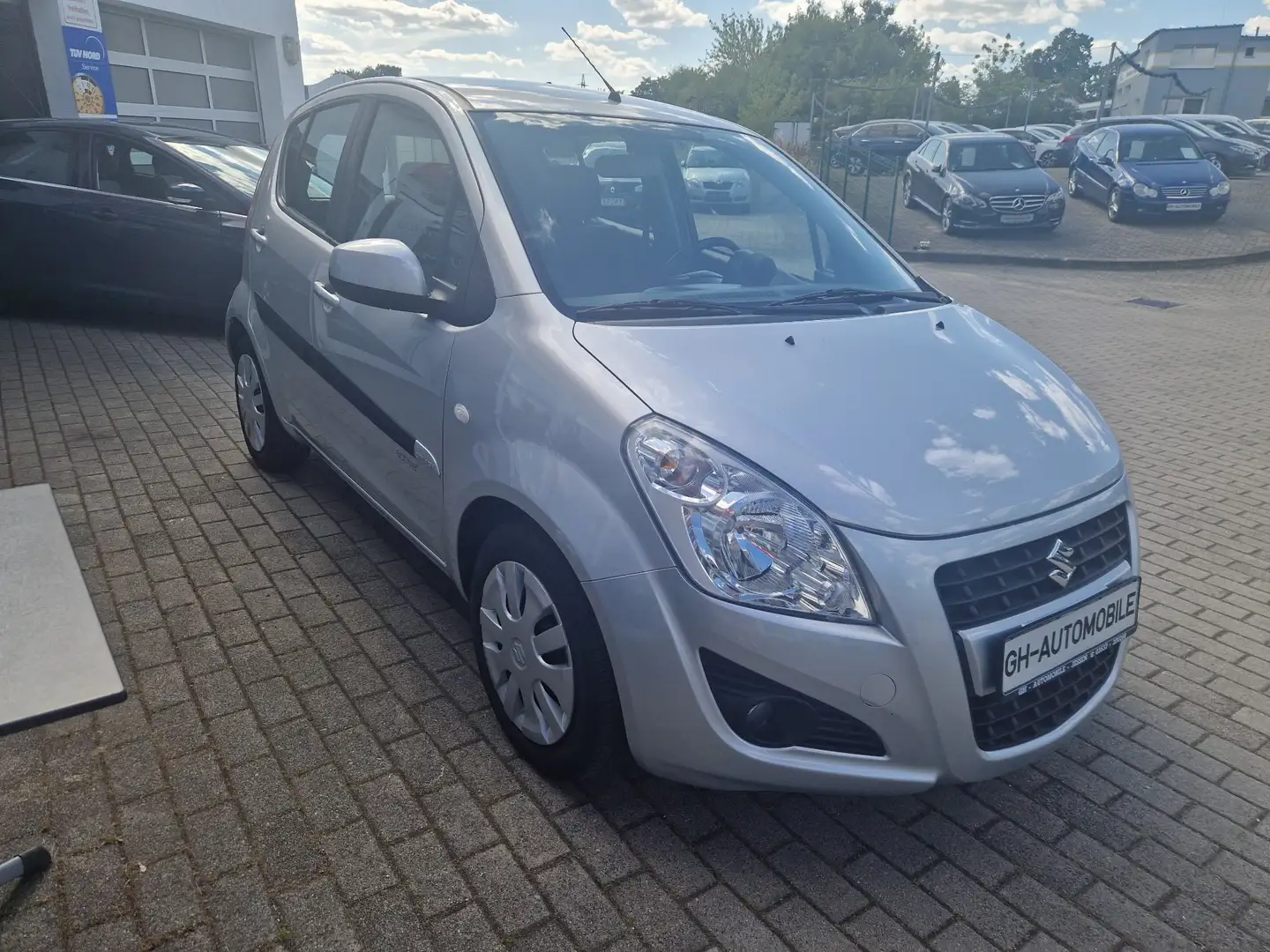 Suzuki Splash 1.2 Automatik active+ / Klima+SHZ+PDC / Silber - 2