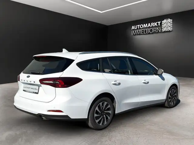 Ford Focus view 8