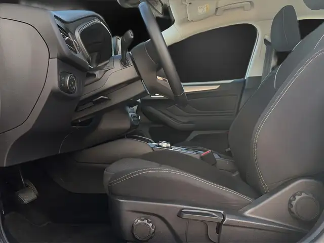 Ford Focus view 14