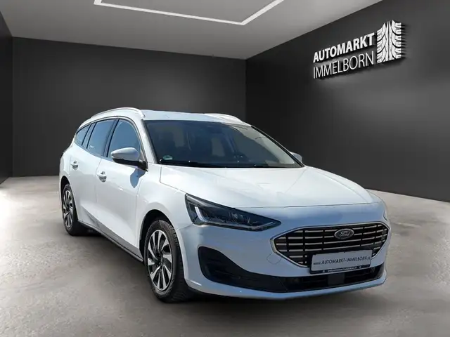 Ford Focus view 2